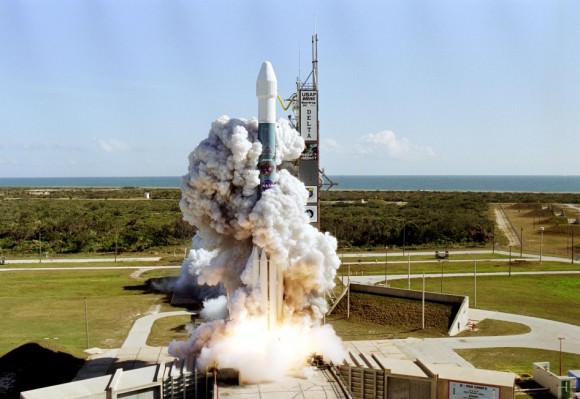 Launch of Deep Impact aboard a Boeing Delta II from Cape Canaveral AFB on Jan. 12, 2005 (NASA)