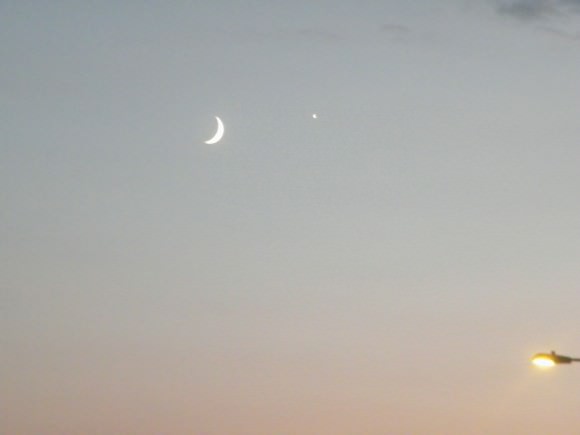 The crescent Moon and Venus as seen from central Illinois. Credit: Nancy Atkinson. 