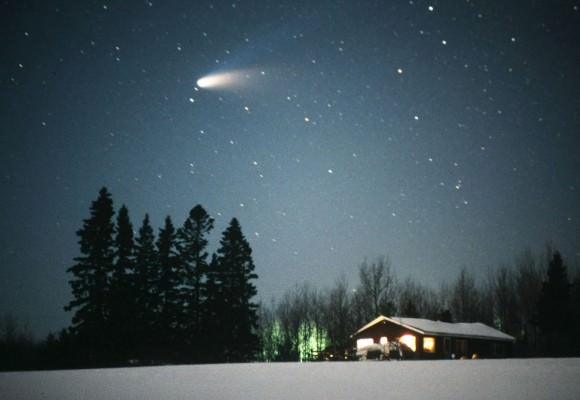Comet Hale-Bopp shows off its whitish dust tail and fainter, blue ion tail in early 1997. Credit: Bob King
