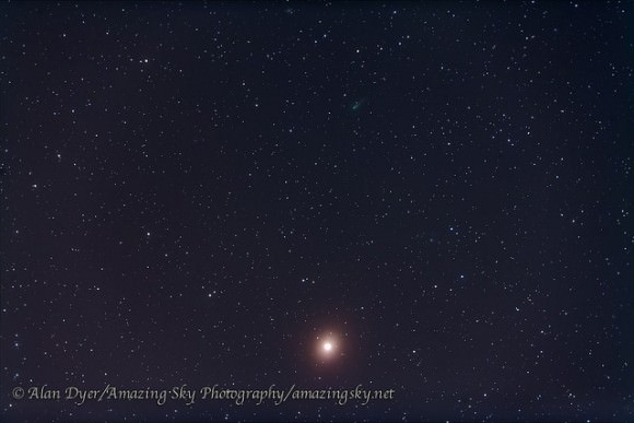 Comet ISON (top) passing above Mars  This is a stack of 5 x 5 minute exposures. Credit and copyright: Alan Dyer/Amazing Sky Photography 