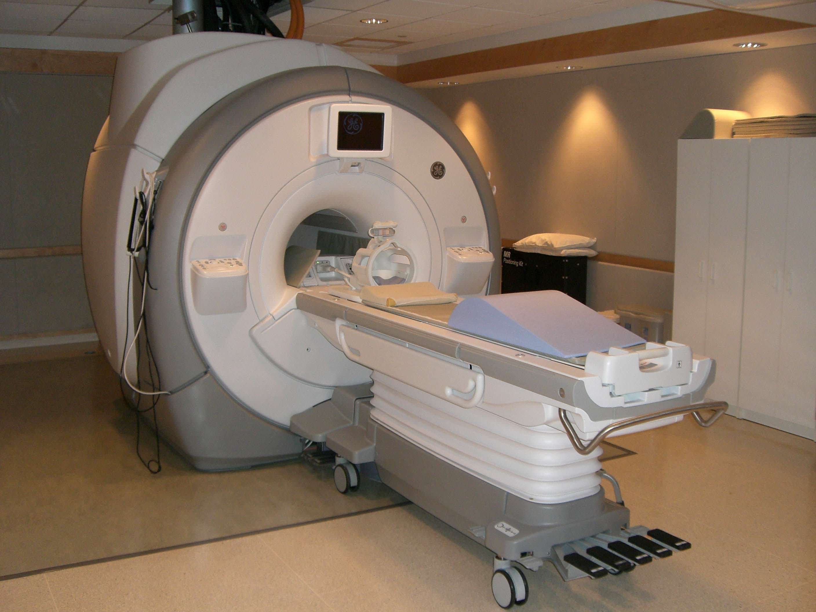 Где можно сделать мрт. Мрт томограф 1980. Магниторезонансная томография (мрт). Мрт (магнитно-резонансная томография, ядерный магнитный резонанс). Магнито-резонансный томограф.