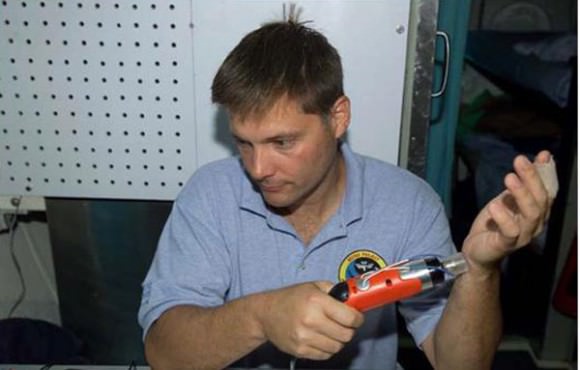 There are many ideas for investigating bone health in astronauts. Here, astronaut Doug Wheelock uses an Acoustic Vibration Bone Quality Measurement Device in 2004 during NEEMO 6, one of an underwater series of missions NASA ran to simulate space exploration. Credit: NASA