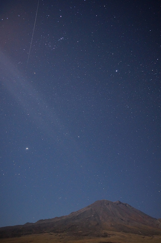A Geminid meteor pierces the sky over the San Pedro volcano in the Atacama desert in Chile. Credit and copyright: srta Andrea on Flickr. 