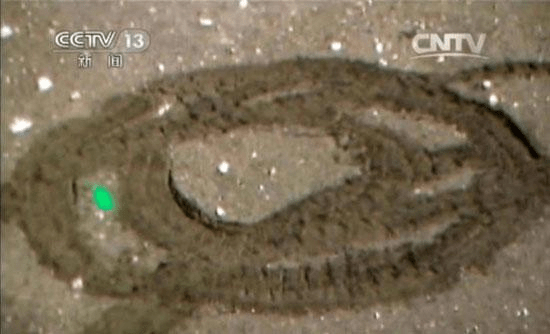 Wheel tracks from Yutu moon rover. Credit: CNSA/CCTV