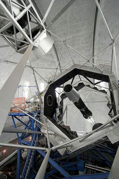 The hexagonal primary mirror of the Keck II telescope. (Credit: SiOwl. A Wikimedia Commons image under a Creative Commons Attribution 3.0 Unported liscense).