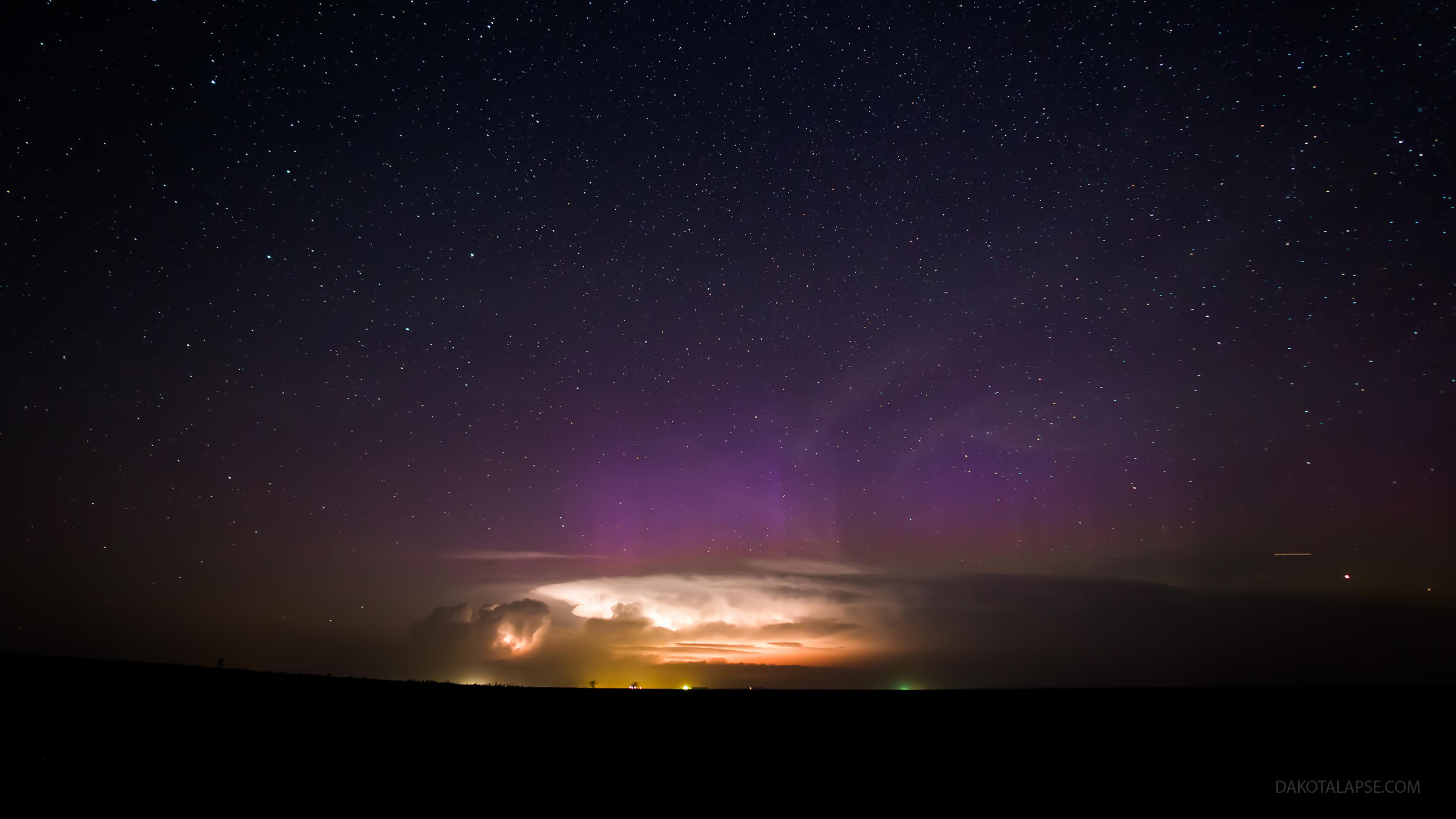 Simply Breathtaking Night Sky Timelapse: "Huelux" by Randy Halverson