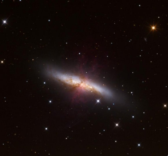 The new supernova in M82 captured by the 32-inch Schulman Telescope (RCOS) at the Mount Lemmon Sky Center in Arizona on January 23, 2014. Credit and copyright: Adam Block/Mount Lemmon SkyCenter/University of Arizona