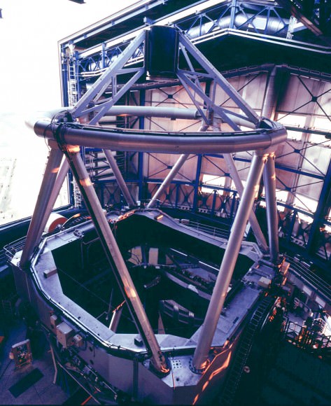 View of the 8 meter telescope Antu