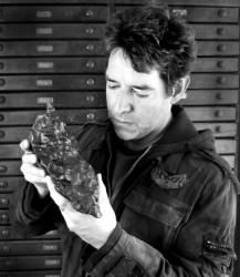 Geoff holds one of his found meteorites (© Geoff Notkin)