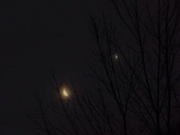 Venus and the Moon rising through the fog: Credit: Joanie Boloney @jstabila