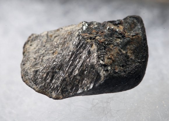 Slickensides on a Chelyabinsk meteorite fragment where the fragment broke along a pre-existing fracture plane. Credit: Bob King