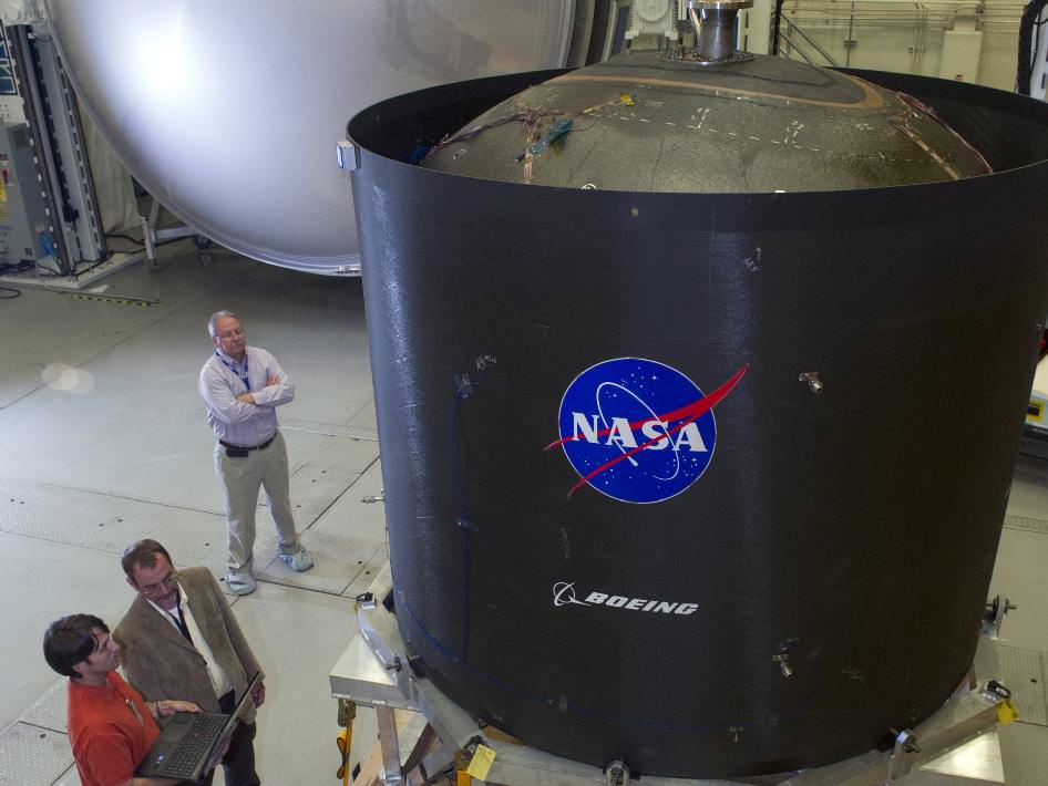 ESA wasn't the only one with this idea - NASA and Boeing were jointly developing a composite tank as well, like this one seen in 2014.