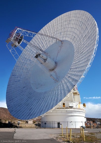 The 70-meter dish at NASA's DSN complex at Goldstone (J. Major)