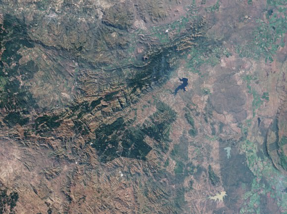 An satellite view of Barberton greenstone around the town of Barberton, South Africa. Credit: NASA Earth Observatory/Landsat/U.S. Geological Survey/Jesse Allen
