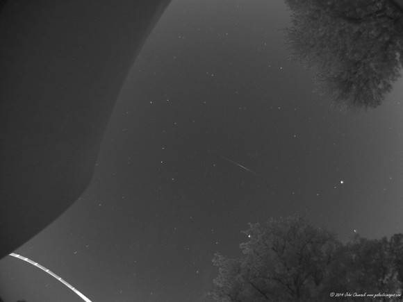 Camelopardalids Meteor zips past the Big Dipper and Mars on May 24, 2014. Credit and copyright: John Chumack. 