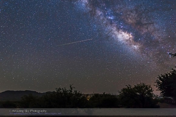 An Eta Aquarid meteor streaks out of Aquarius at left toward the Milky Way at right. Note the chnages in colour as the meteor travels from left to right and descends into our atmosphere, as seen from Arizona on the night of May 4/5, 2014. Credit and copyright: Alan Dyer/Amazing Sky Photography. 