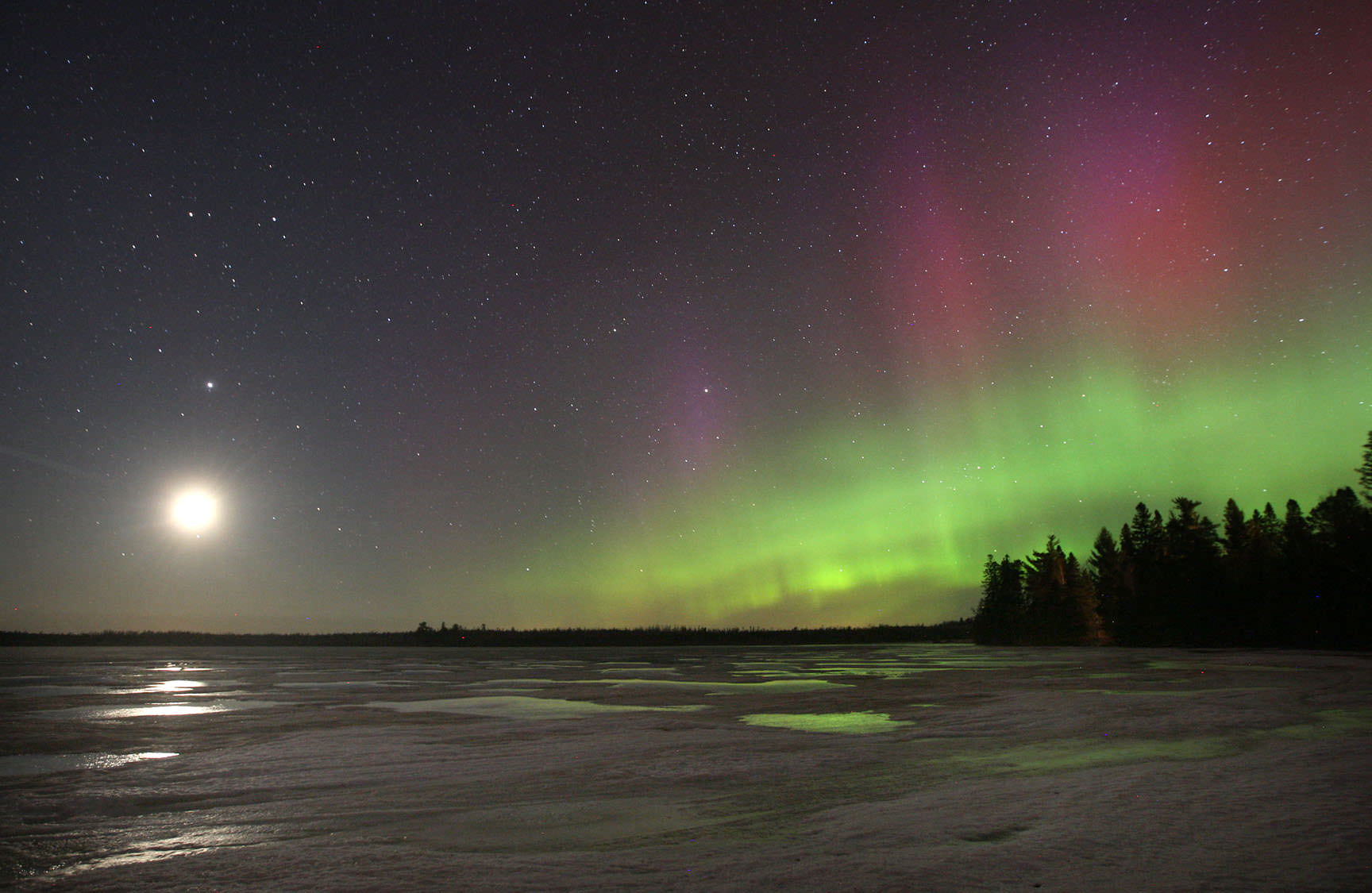 Spectacular Aurora Sneaks in Quietly, Rages All Night - Universe Today