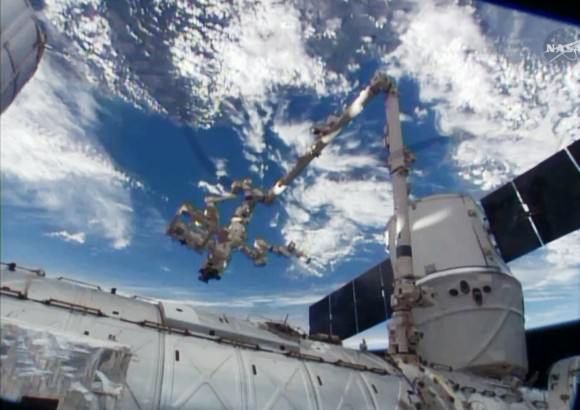 The Canadarm2 with Dextre in its grasp conducts external cargo transfers from the SpaceX Dragon resupply ship.  Credit: NASA TV