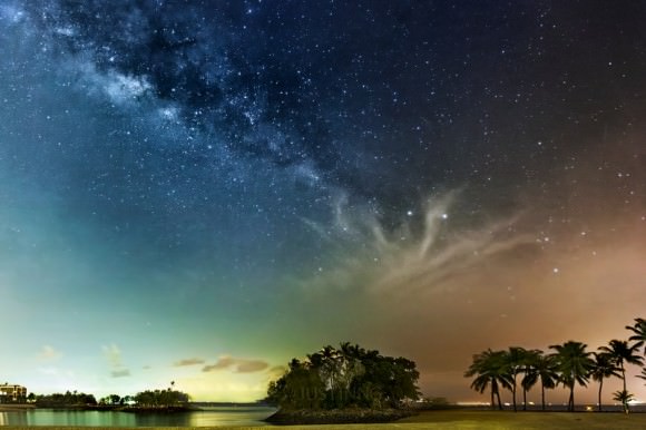 The rising Milky Way at Sentosa Island in Singapore. Credit and copyright: Justin Ng. 