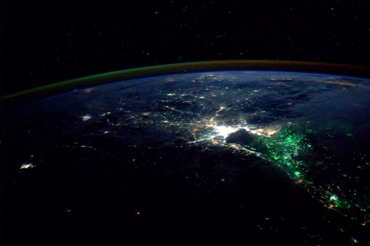 What Are These Mysterious Green Lights Photographed From the Space Station?  - Universe Today
