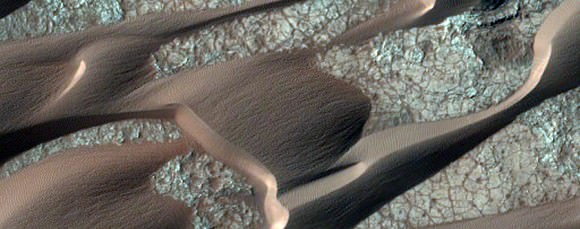A HiRISE image called "Nili Patera." Credit: NASA/JPL/University of Arizona