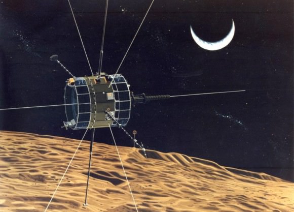 NASA illustration of the ISEE-3 swing by the Moon, 1982. On August 10, 2014, ISEE-3 will fly within 15,600 km (9693 miles) from the Moon's surface.