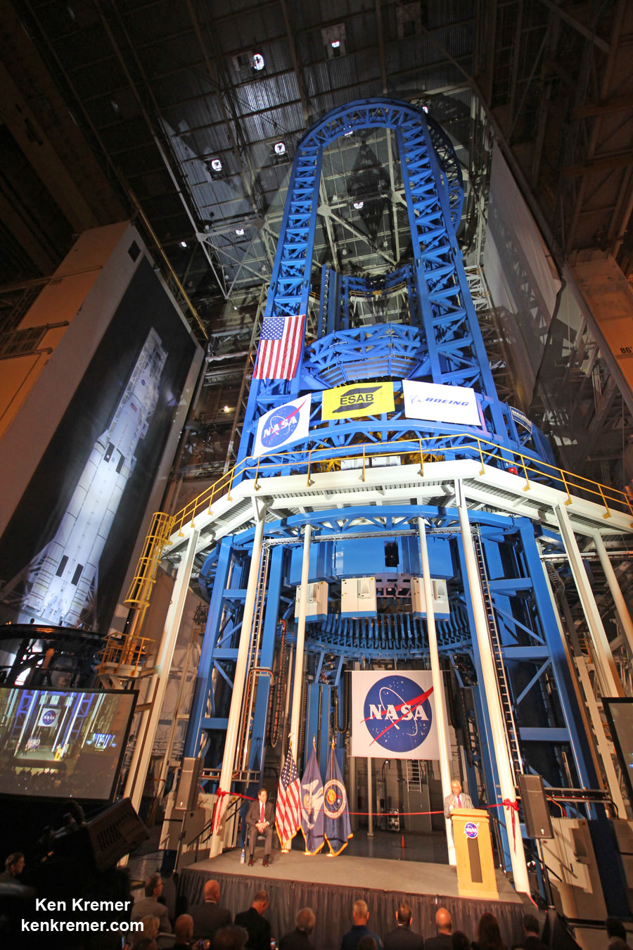 NASA Unveils World's Largest Welder to Build World's Most Powerful Rocket -  Universe Today