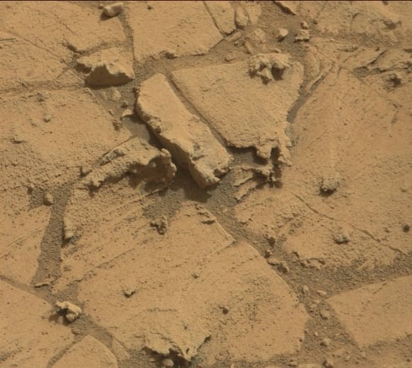Cracked terrain underfoot seen by the Martian Curiosity rover on Oct. 7, 2014 (Sol 771). Credit: NASA/JPL-Caltech/MSSS 