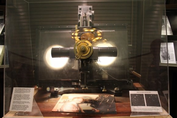 The blink comparator used by Clyde Tombaugh at Lowell Observatory to discover Pluto in 1930. The basic approach has since been translated into computer software capable of searching many times faster than a human. (Photo Credit: MWT Associates)
