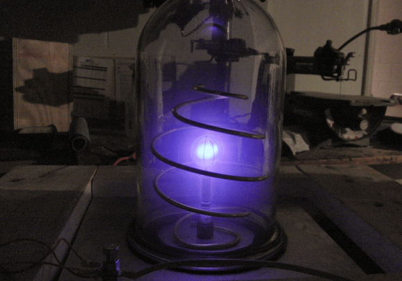 An example of a homemade Fusor. Originally invented in the 1960s by the inventor of the television, Philo Farnsworth. (Credit: Wikipedia, W.Jack)