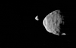 Phobos occults Deimos in real time photographed by the Curiosity Rover on August 1, 2013. Credit: NASA/JPL-Caltech