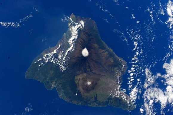 If I couldn't be in space right now I'd want to be here- #Hawaii.  Credit: NASA/Terry Virts