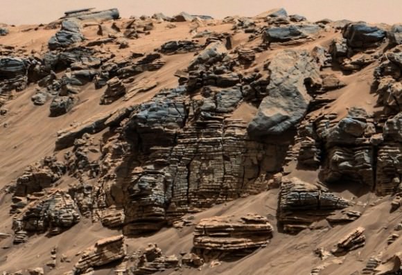 Mudstone formations in the Gale Crater show the flat bedding of sediments deposited at the bottom of a lakebed. Credit: NASA/JPL-Caltech/MSSS