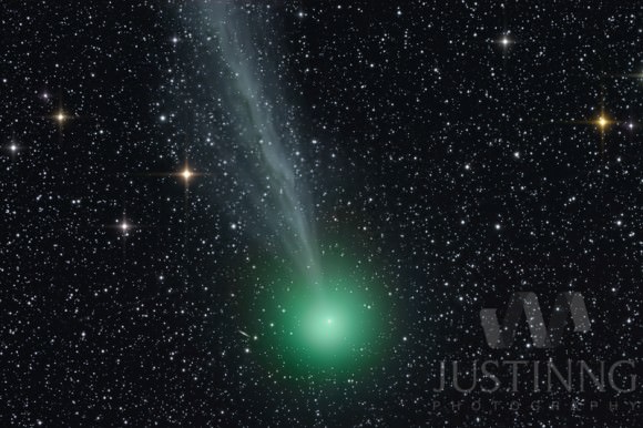 Comet Lovejoy, as seen on December 29, 2014 at around 12.30AM SGT from Singapore. Also visible is spiral galaxy NGC1886, seen to the left of the coma. Total exposure time is 12 minutes. Credit and copyright: Justin Ng.