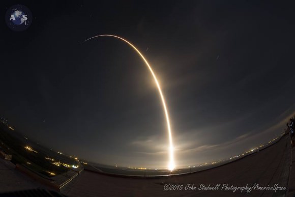 SpaceX Falcon 9 rocket lifts off from Space Launch Complex 40 at Cape Canaveral Air Force Station, Fl, carrying the Dragon resupply spacecraft to the International Space Station.   Credit: John Studwell/AmericaSpace