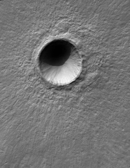 The same 1-km fresh crater on Mars, but with the image upside down. Credit: NASA/JPL/University of Arizona.