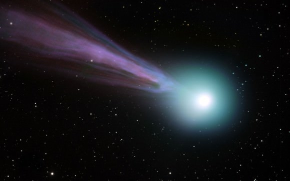 Comet Lovejoy and its spectacular "lively" ion tail photographed on January 8th by Nick Howes at Tzec Muan Network at Siding Spring Australia