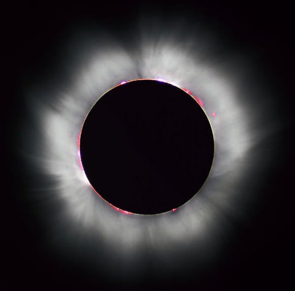 Total solar eclipse in 1999. The alignment of the nearby Moon and massive Sun, the weightiest body in the Solar System by far, didn't cause anyone to float off the ground. To my knowledge. Credit: Luc  Viatour