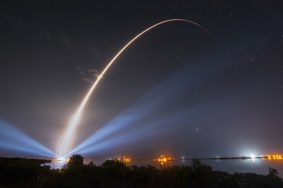A United Launch Alliance (ULA) Atlas V rocket carrying the third Mobile User Objective System satellite for the United States Navy launched from Space Launch Complex-41 at 8:04 p.m. EST on Jan. 20, 2015. Credit: United Launch Alliance