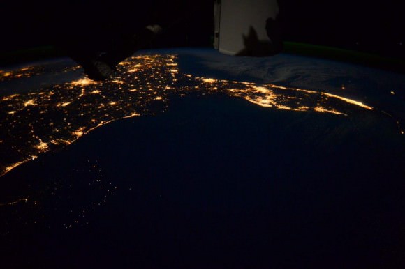 From Key West to the Gulf of Mexico and #Atlanta, a very nice, clear, half moonlit night.  Credit: NASA/Terry Virts.   KSC and Cape Canaveral launch pads along Florida east coast at right.  