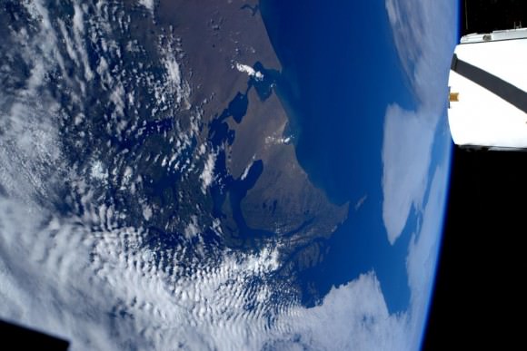 This, on the contrary, I've seen only once: the Strait of Magellan and la Tierra del Fuego free of clouds!  Credit: NASA/ESA/Samantha Cristoforetti