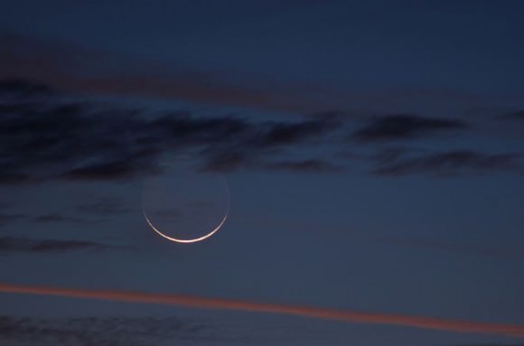 The sliver of the February 2015 new 'black' Moon. Credit and copyright: Héctor Barrios.