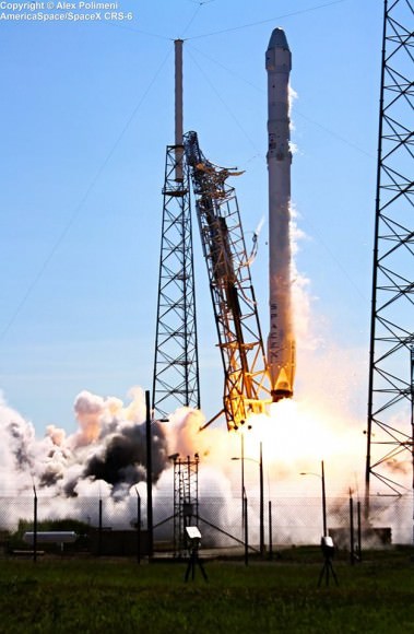 The SpaceX Falcon 9 with the Dragon vessel for the CRS-6 launch lifts off for the International Space Station at 4:10 PM eastern time on 4/14/15 from Cape Canaveral.  Credit: Alex Polimeni/AmericaSpace