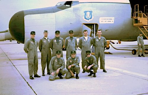 The ARIA 4 Prime Mission Electronic Equipment crew and the flight crew with the ARIA 4 specially equipped C-135 aircraft. Image via Honeysuckle Creek Tracking Station and Captain David Dunn.
