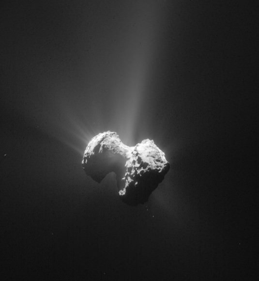 Comet 67P/C-G on July 20, 2015 taken from a distance of 106 miles (171 km) from the comet's center. Rosetta has been keeping a safe distance recently as 67P/C-G approaches perihelion. Credit: ESA/Rosetta/NAVCAM – CC BY-SA IGO 3.0