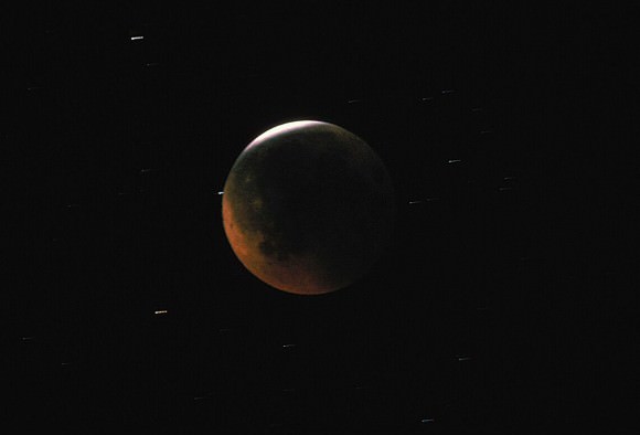 The moon was so dark during the December 1982 eclipse that Dr. Keen required a 3-minute-long exposure at ISO 160 to capture it. Credit: RIchard Keen