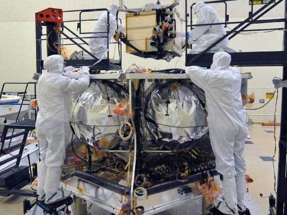 Technician's install Juno's titanium vault. (Image Credit: NASA/JPL-Caltech/LMSS)