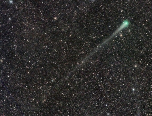 Even before perihelion, Comet Catalina was a beauty. This photo was taken on October 1, 2015. Credti: Jose Chambo