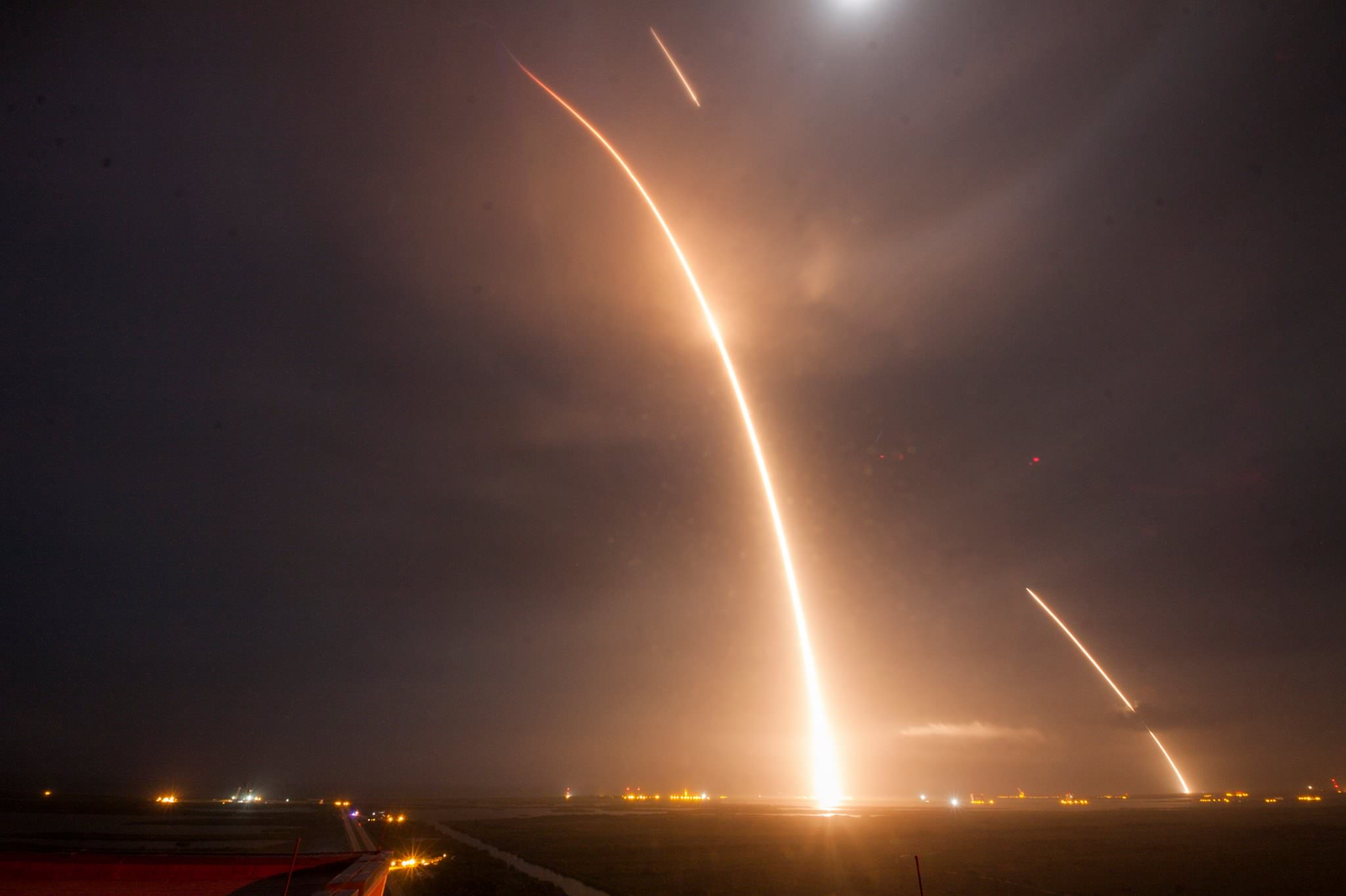 Long exposure of launch, re-entry, and landing burns of SpaceX Falcon 9 on Dec. 21, 2015. Credit: SpaceX