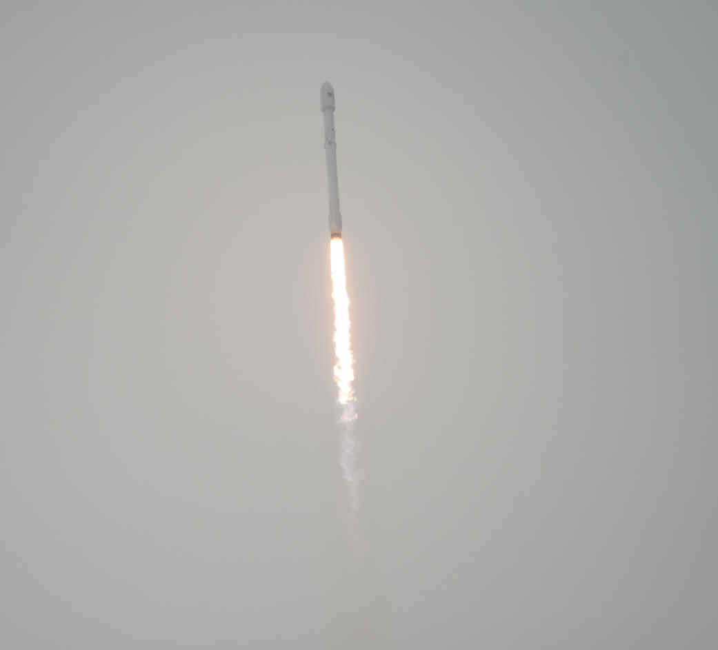 The SpaceX Falcon 9 rocket is seen as it launches from Vandenberg Air Force Base Space Launch Complex 4 East with the Jason-3 spacecraft onboard, , Sunday, Jan. 17, 2016, Vandenberg Air Force Base, California. Jason-3, an international mission led by the National Oceanic and Atmospheric Administration (NOAA), will help continue U.S.-European satellite measurements of global ocean height changes. Photo Credit: (NASA/Bill Ingalls)